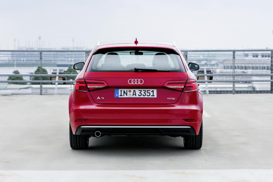  Audi A3 Sportback 2.0 TFSI (8V) 2016 года  (WW) (фото 9 из 19)
